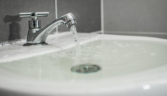Overflowing water from the bathroom sink